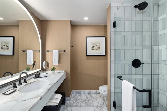 جناح ركني، Omni Las Colinas Hotel 5/6
