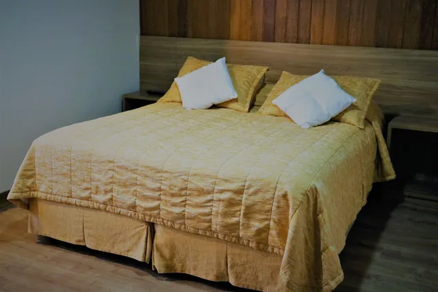 غرفة قياسية رباعية بسرير مزدوج وسريرين منفصلين، HOTEL BOLOGNA CAMPOS DE JORDAO 1/4