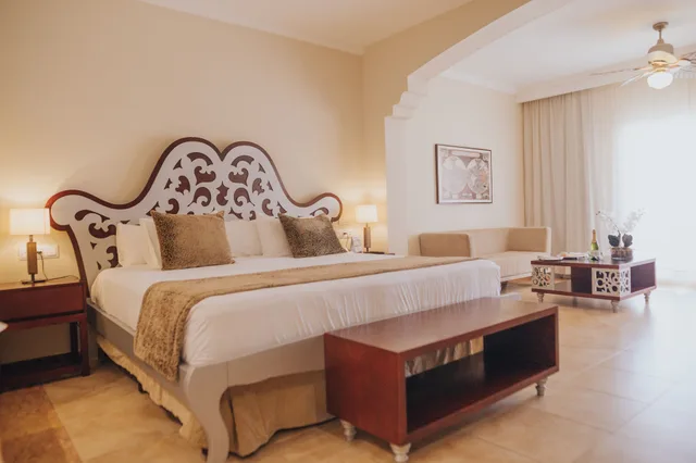 Interior, Colonial, Junior Suite, Ocean Front, Outdoor Jetted Tub, Majestic Colonial Punta Cana - All Inclusive 2/6