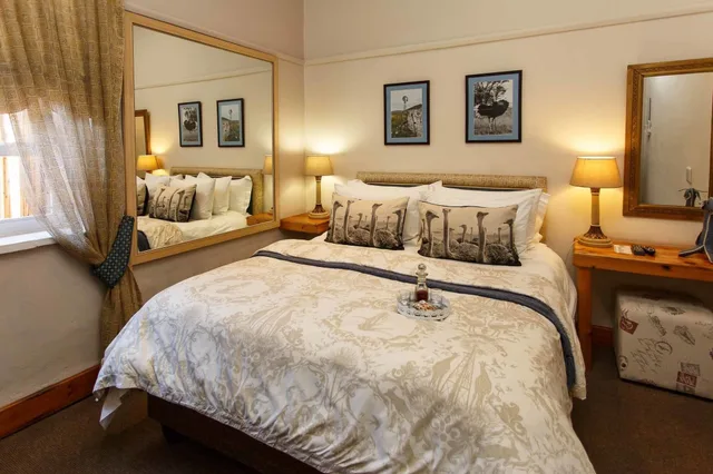 غرفة بسرير كوين، Riverside Lodge 1/3
