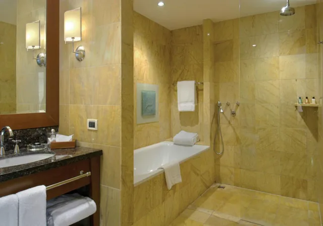 غرفة كلاسيكية بسريرين منفصلين، Regent Warsaw Hotel 2/5
