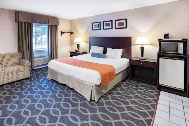 غرفة قياسية بسرير كينج، Howard Johnson by Wyndham Lenox 1/5