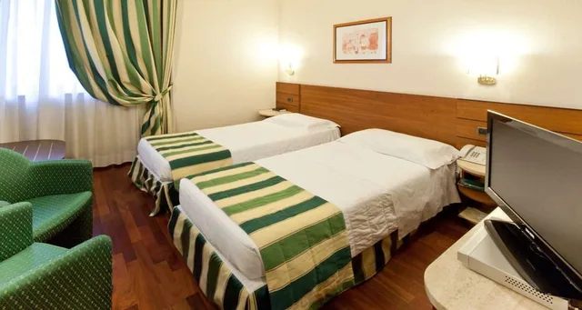 Connecting, Family, King and Twin Beds, Hotel Mirage Sure Hotel Collection By Best Western 9/10