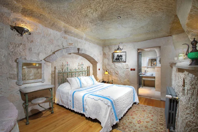 Cave, Superior, Suite, Queen Bed, Terra Cave Hotel 6/10