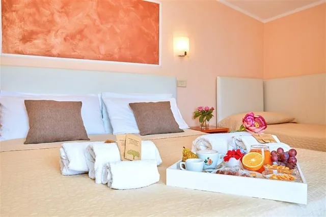 غرفة رباعية بإطلالة على البحر، Hotel La Pergola 3/5