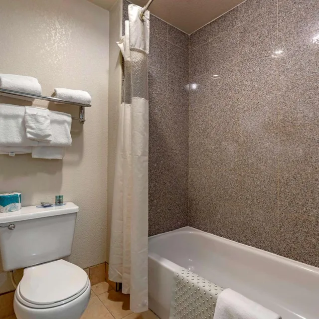 غرفة ديلوكس بسريرين كينج، Best Western Orchard Inn 5/6