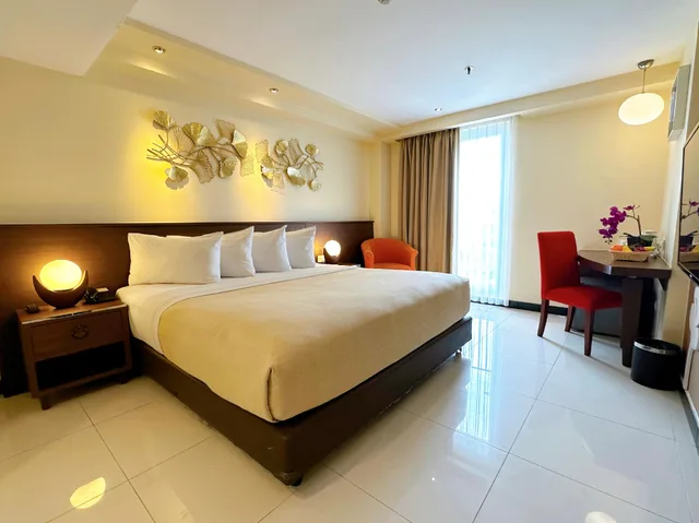 غرفة عائلية بسرير كينج وسريرين منفصلين، The Atanaya Hotel Bali 1/1