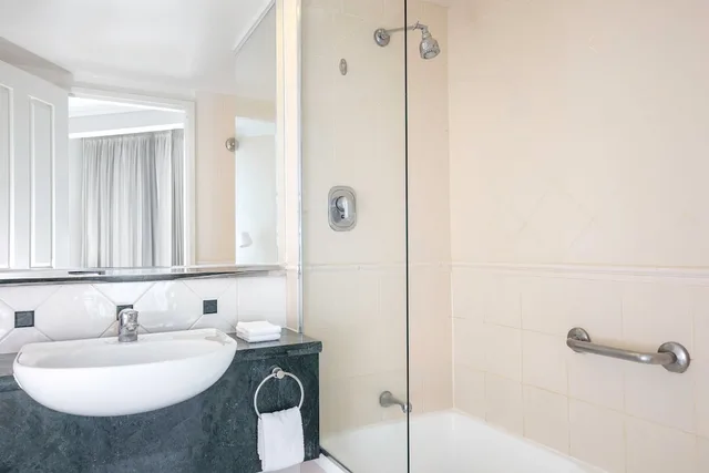 Ocean, Deluxe, Twin Beds، Mantra Legends Surfers Paradise 7/7