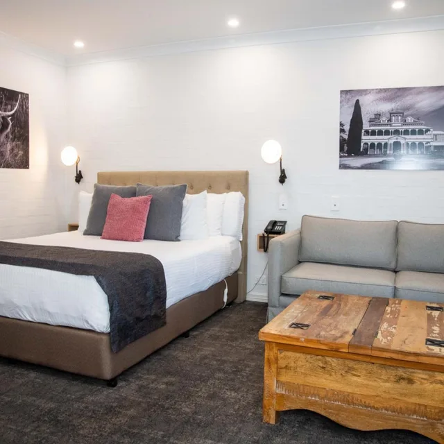 غرفة قياسية بسرير مزدوج، TOWN SQUARE MOTEL 5/10