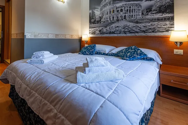 غرفة بسرير مزدوج أو سريرين منفصلين بإطلالة على المدينة، A View & A Touch Of Rome 10/10