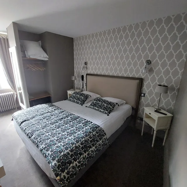 Comfort, Queen Bed, Patio, Hotel the Originals Saint Valery Sur Somme La Colonne de Bronze Ex In 6/10