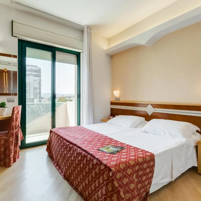 Room, Double or Twin Bed, Lateral Side Sea View، Hotel Europa 4/10