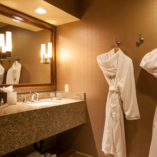 جناح بسرير كينج، Ventana Canyon Club and Lodge 6/8