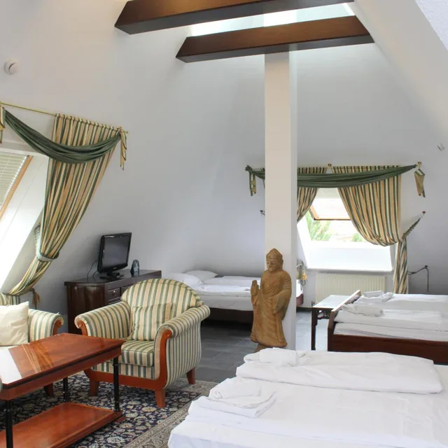 جناح، Hotel Astoria Am Urachplatz 4/10