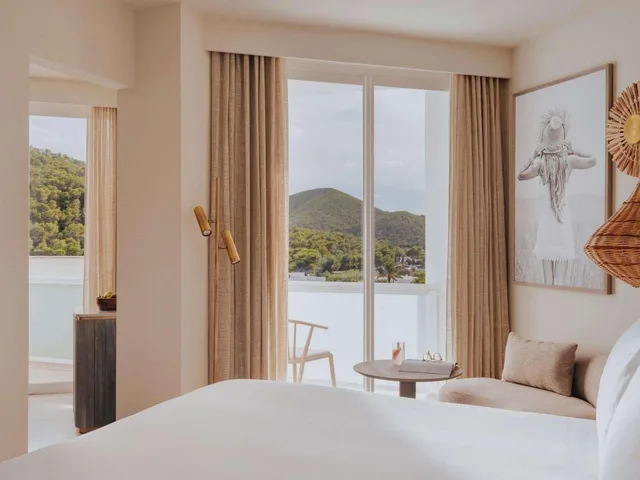 Vip, King Bed, 2 King Beds, Pool Side، Hyde Ibiza 2/5
