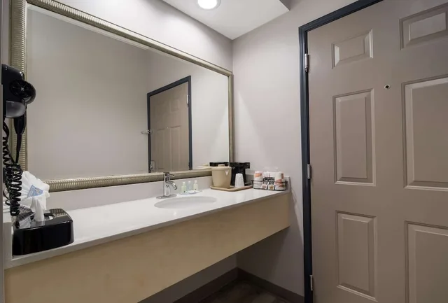 غرفة بسرير كينج لذوي الإعاقة، Quality Inn Goldsboro 2/5