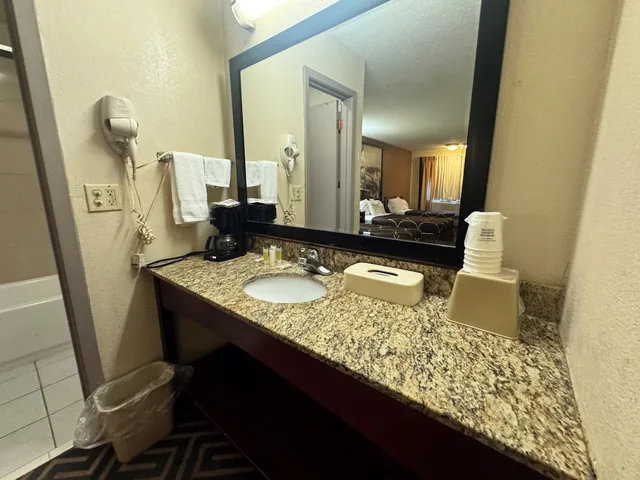 غرفة بسريرين مزدوجين، Super 8 By Wyndham Laurel, MS 4/5