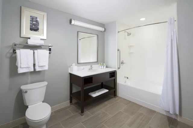 غرفة قياسية بسريرين كوين لذوي الإعاقة، Holiday Inn Express & Suites Oklahoma City Dwtn - Bricktown 3/4