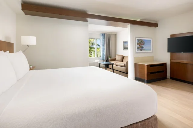 جناح سوبيريور بسرير كينج مع أريكة، Fairfield Inn Suites Key West At the Keys Collection 1/6