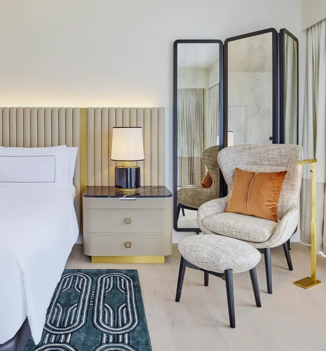 غرفة بسرير كينج لذوي الإعاقة، Cameo Beverly Hills, LXR Hotels & Resorts 3/5