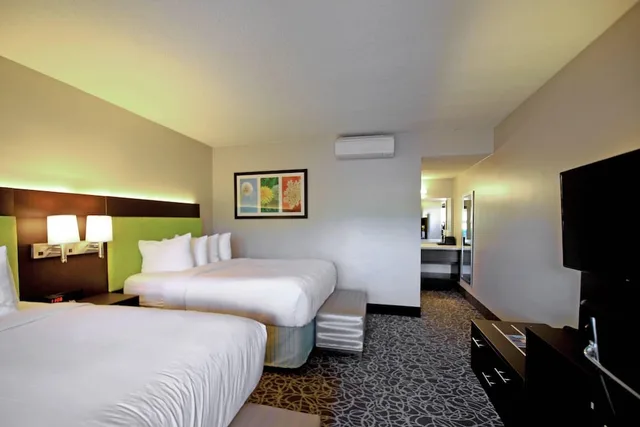 غرفة قياسية بسريرين كوين، El Sendero Inn, Ascend Hotel Collection 10/10