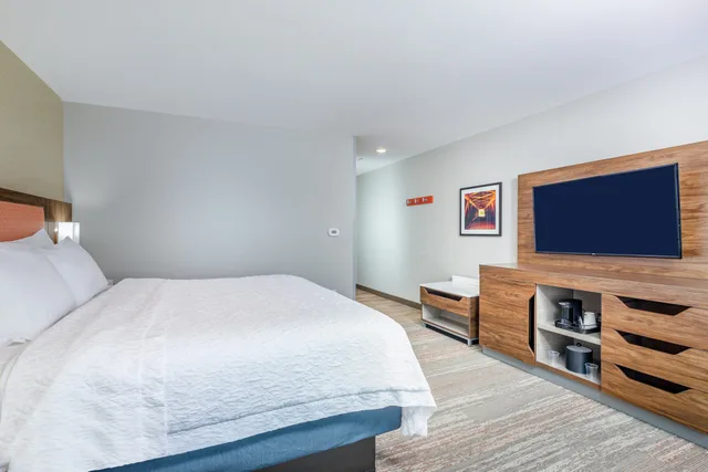 غرفة بسرير كينج، Hampton Inn by Hilton Bedford 2/5