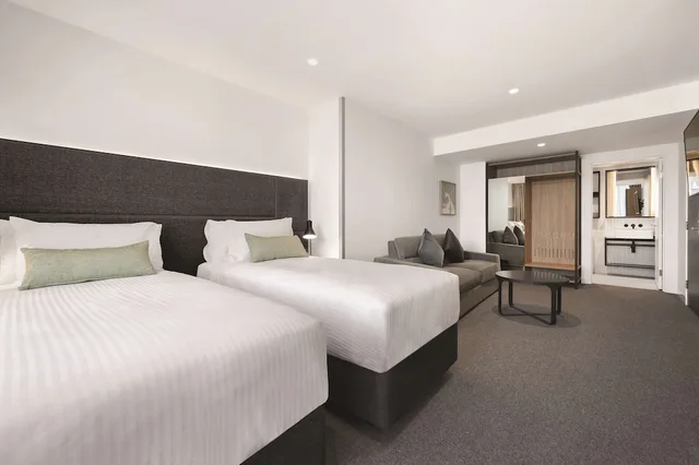 Yarra, Family, King and Twin Beds, River View، Vibe Hotel Melbourne 2/10