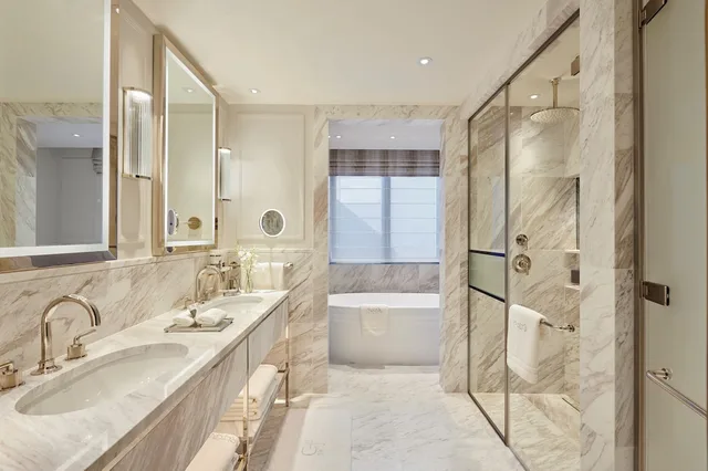 Junior Suite, King Bed, Jumeirah Carlton Tower London 3/4