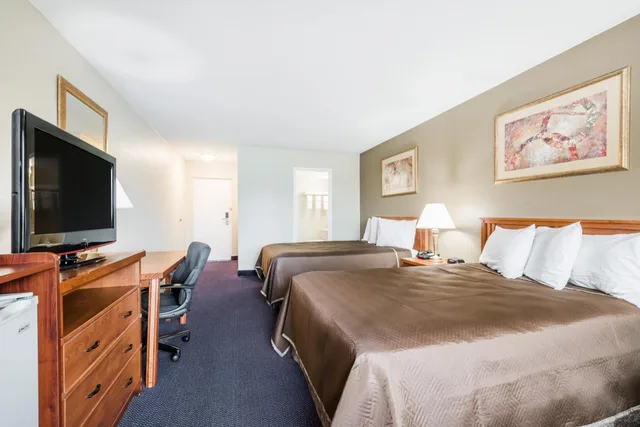 Standard, 2 Double Beds, Smoking, Red Carpet Inn Amish Country 1/3