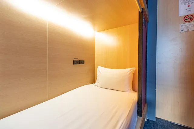 Female Dorm, 6 Bunk Beds, Cloud On Saladaeng 1/2