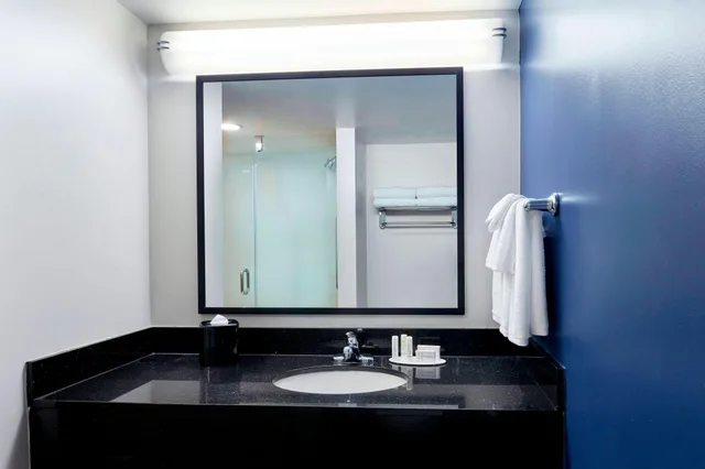 Room, 2 Queen Beds, Fairfield Inn And Suites Indianapolis Downtown 2/4