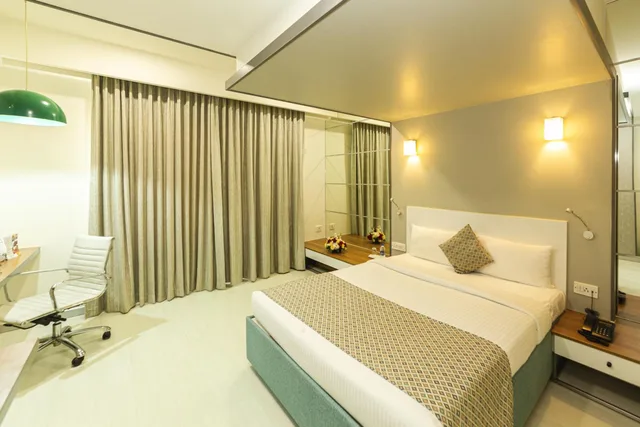 Standard, Twin Beds, Icon Select by Bhagini 2/2