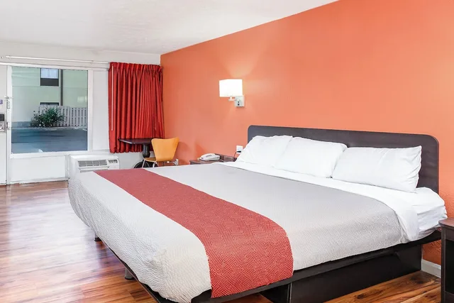 غرفة بسرير كينج، Relax Inn by OYO Columbus OH I 70 4/10