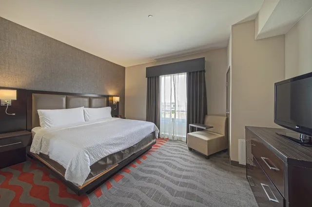 غرفة قياسية بسرير كينج، Holiday Inn & Suites Houston West - Westway Park, an IHG Hotel 4/10