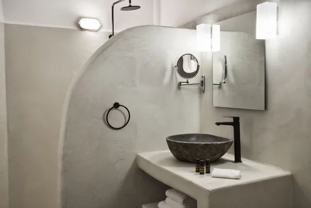 2 Bedrooms, Suite, Queen and Twin Beds, Caldera View, Sofa, Jetted Tub, Mr And Mrs White Santorini 4/5