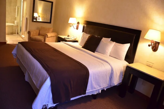 غرفة قياسية بسرير كينج، Hotel Gobernador 2/3