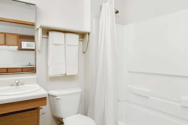 غرفة قياسية بسريرين مزدوجين، WoodSpring Suites Fort Worth Fossil Creek 6/7