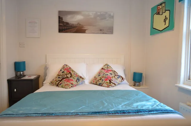 غرفة صغيرة بسرير مزدوج، Motel Schmotel 1/2