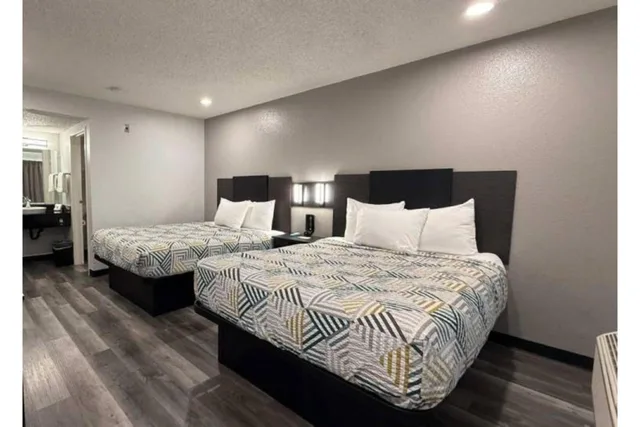 Room, Quadruple, Accessible, Motel6 Seattle, WA - South 6/10