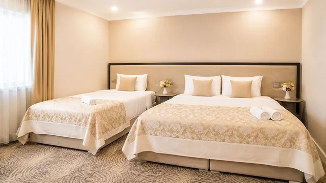 غرفة قياسية ثلاثية بثلاثة أسرّة، Premier Hotel 4/10