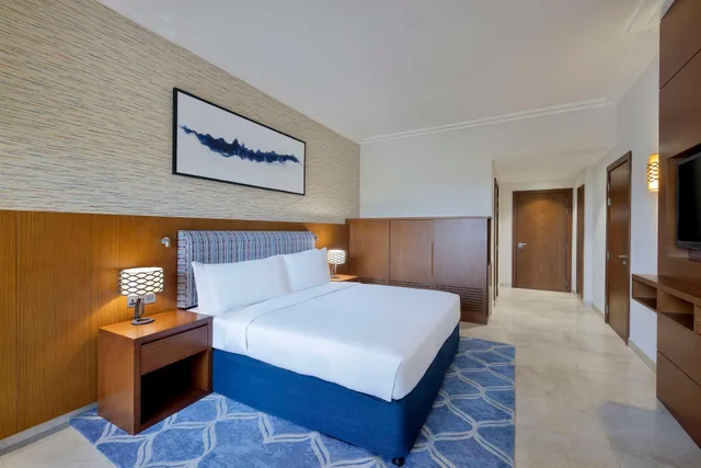 Room, King Bed, Island View, Balcony، Double Tree by Hilton Resort and Spa Marjan Island 10/11