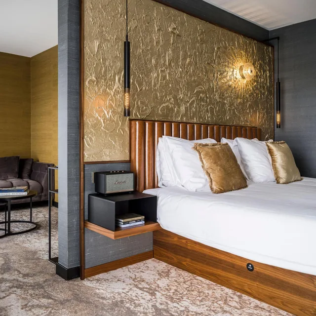 جناح جونيور بسرير كينج بشرفة، Alexander Hotel 5/10