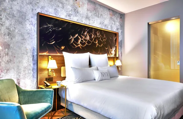 Down to Earth, Queen Bed، Nyx Hotel Warsaw By Leonardo Hotels 1/4