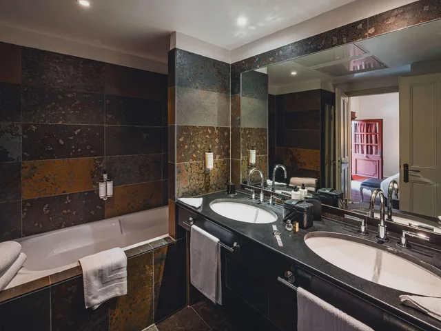 غرفة بريستيج بسرير مزدوج أو سريرين منفصلين، Cour du Corbeau Hotel Strasbourg - MGallery Collection 3/4
