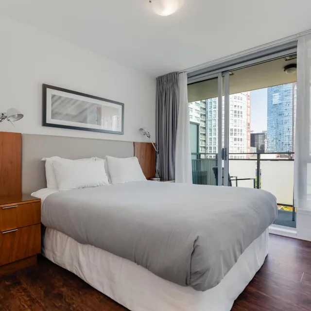 جناح ديلوكس بسرير كينج، Level Yaletown - Seymour 1/2