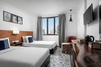 غرفة سوبيريور بسريرين منفصلين وسريرين مزدوجين بإطلالة على المدينة لذوي الإعاقة، Pacific Hotel 1/2