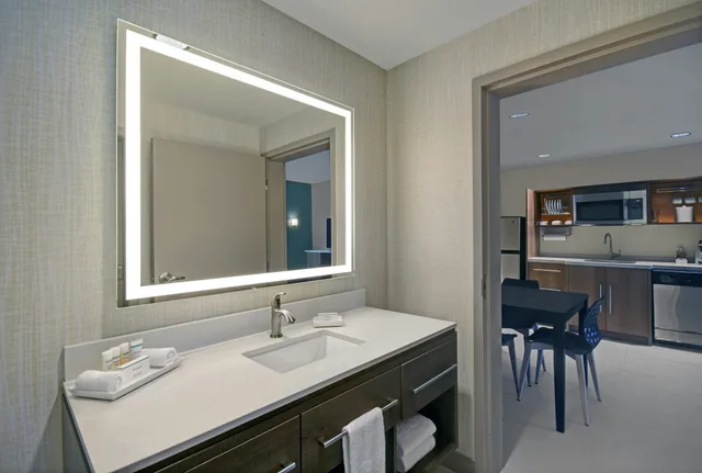 جناح بسرير كينج لذوي الإعاقة، Home2 Suites by Hilton Blacksburg 2/3