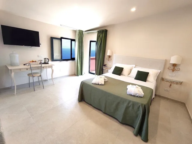 Mansarda, Junior Suite, Studio, Queen Bed, Sea View, Terrace, Hotel La Pensione Svizzera 4/10