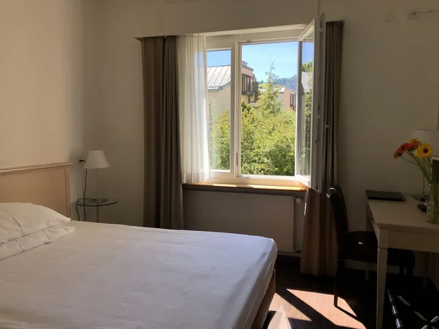 غرفة بسرير كوين، Neufeld Hotel 2/5