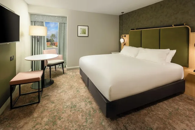 غرفة بسرير كينج بإطلالة على الحديقة، DoubleTree by Hilton Hotel & Spa Chester 2/10